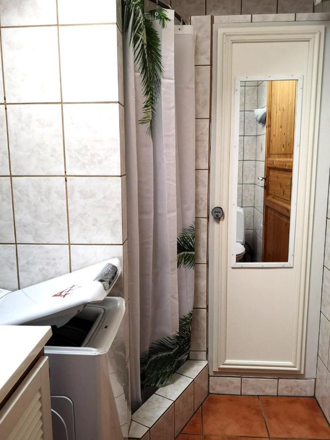 Cosy Cottage In A Garden イショイ エクステリア 写真